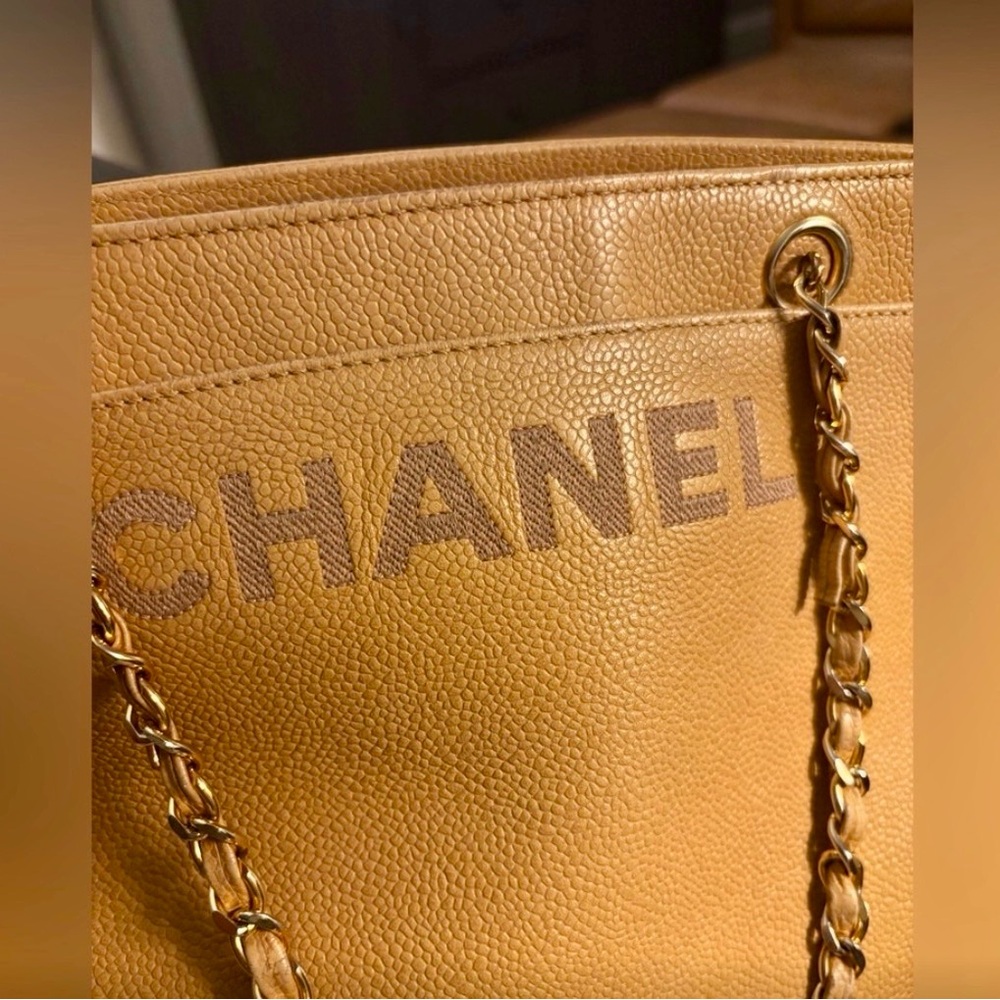 CHANEL Shoulder Bag - Picture 7 of 10